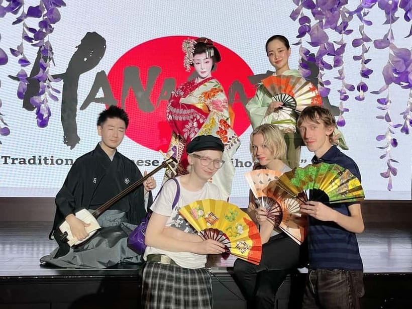 Tokyo: Authentic Japanese Dance Show ticket by professionals - Getting Settled in Shinjuku: Location, Atmosphere, and What You’ll Notice First