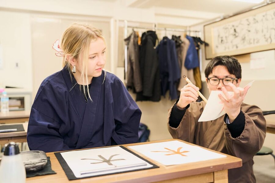 Tokyo: Calligraphy Workshop & Original T-Shirt Creation - The small-group advantage: why feedback changes everything
