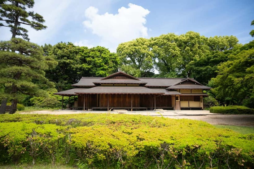 Tokyo Castle & Imperial PalaceーShogun Walking Tour - What You Learn Here, Beyond “Samurai Stuff”