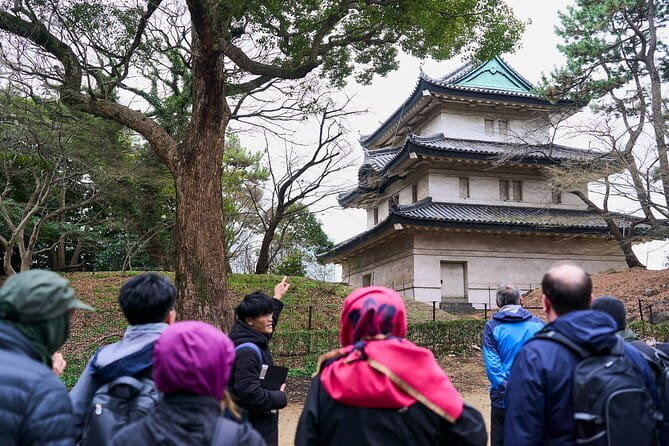 Tokyo Castle & Imperial PalaceーShogun Walking Tour - Meeting at Starbucks, Then Getting Oriented in Real Time