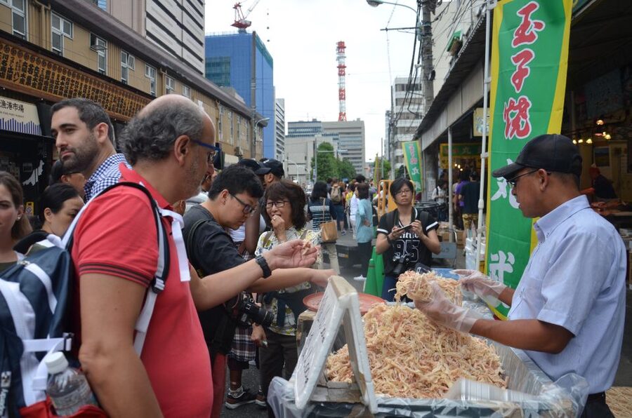 Tokyo: Classic Tsukiji Food Tour - How the guides make Tsukiji feel navigable