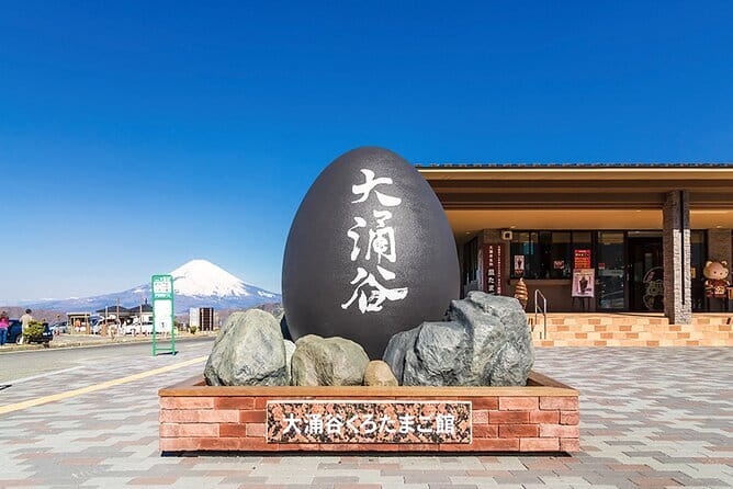 Tokyo Day Tour in Mt. Fuji, Lake Ashi Cruise and Owakudani Cable - Hakone Shrine plus the Lake Ashi torii: a calm start with strong photo potential