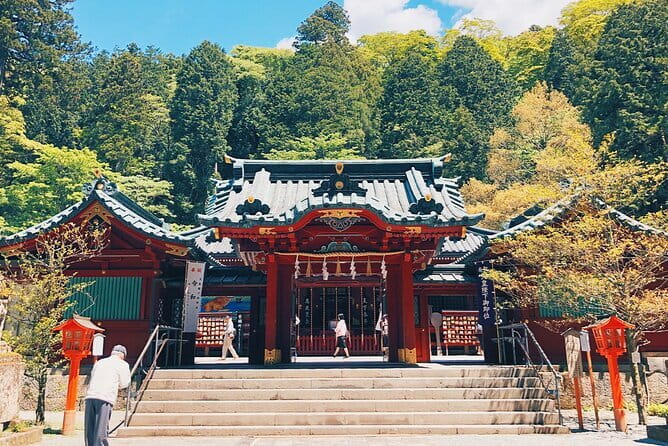 Tokyo Day Tour in Mt. Fuji, Lake Ashi Cruise and Owakudani Cable - Lake Yamanaka Swan Lake: quick photos, short time, good odds on scenery