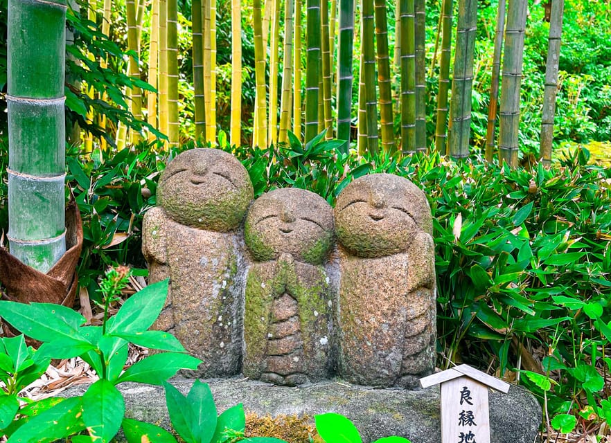 Tokyo: Day Trip to Kamakura in Spanish - Spanish - Kamakura’s main street for lunch and shop time