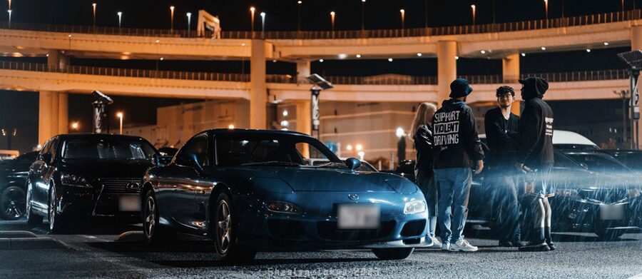 Tokyo Drift: Daikoku PA Supreme Car Experience 大黒PA - Guides make the scene make sense, especially Huang and Justin