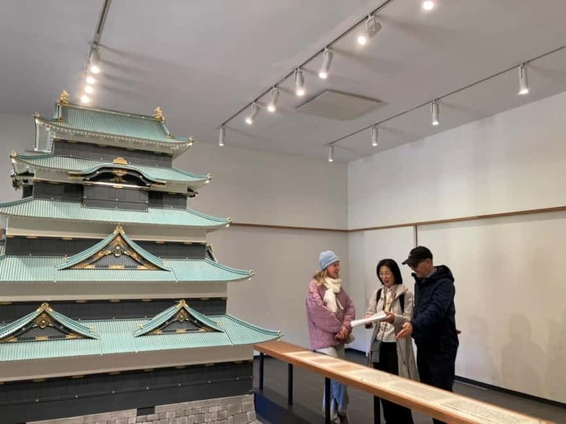 Tokyo: Edo Castle & East Garden of the Imperial Palace Tour - Starting at Wadakura Fountain Park, then stepping into Edo Tokyo