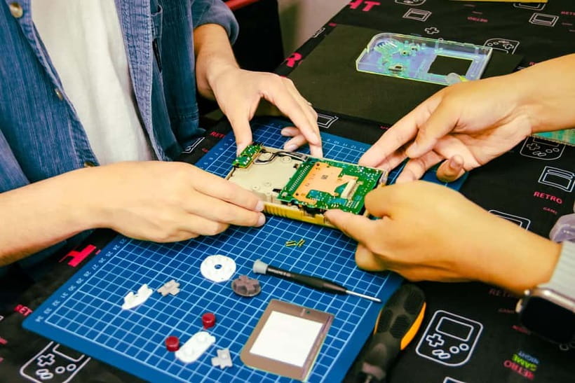 Tokyo: Gameboy Mod Workshop at Akihabara - The Workshop Flow: History First, Build Next