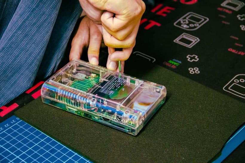 Tokyo: Gameboy Mod Workshop at Akihabara - DMG-01 Customization: Choosing Your Case, Buttons, and Screen Style