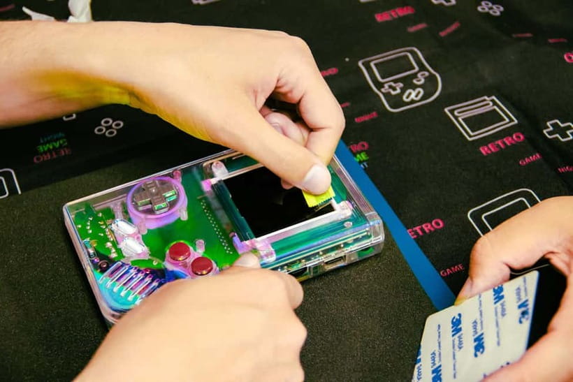 Tokyo: Gameboy Mod Workshop at Akihabara - Taking It Apart, Rebuilding It Right