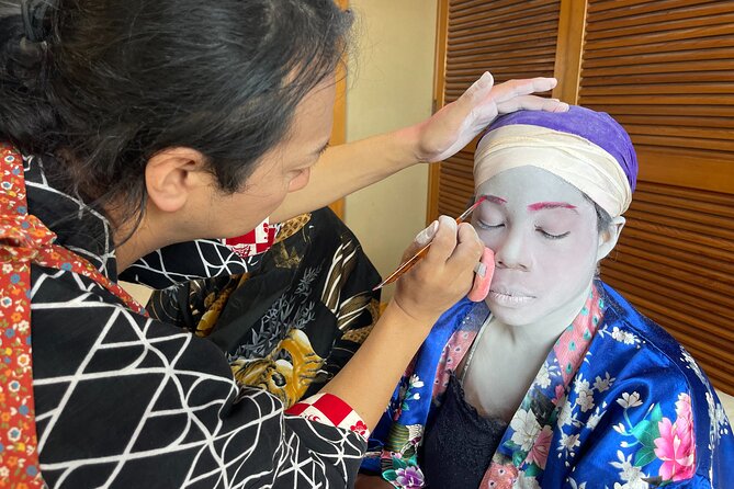 Tokyo Geisha or Oiran Dress-Up Experience and Professional Photos - The Private Studio Photoshoot, Props, and Posing Help