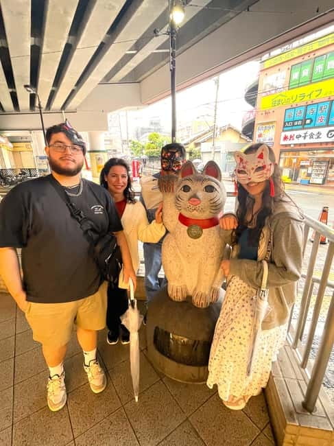 Tokyo: Gotokuji Cat Temple, Shinjuku Cat Cafe & 3D Cat Tour - How the Small Group Makes the Day Work