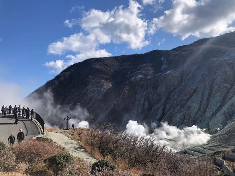 Tokyo: Hakone Fuji Day Tour w/ Cruise, Cable Car, Volcano - Up the ropeway toward Mt Hakone: second viewpoint, same mountain drama
