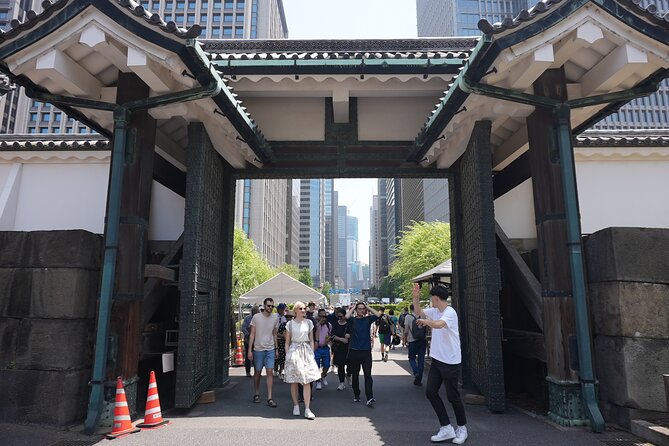 Tokyo: Imperial Palace and Shogun Historical Walking Tour - Ninomaru Garden: where the Edo refinement shows up