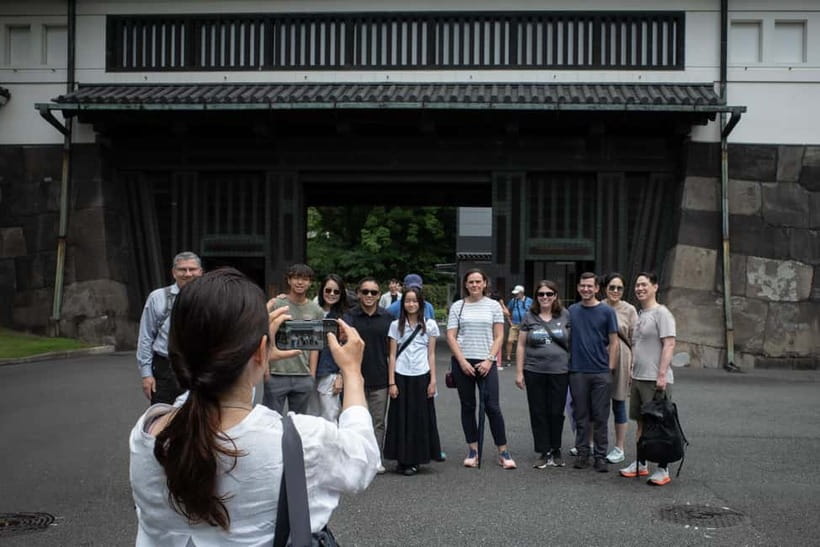 Tokyo: Imperial Palace East Gardens Walking Tour - Honmaru area ruins: how the castle’s main compound worked