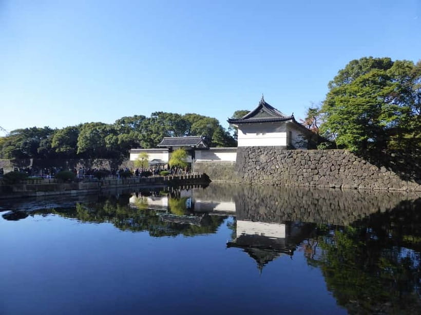 Tokyo: Imperial Palace East Gardens Walking Tour - A note on what this tour does not do