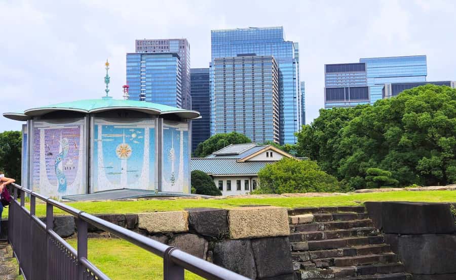 Tokyo: Imperial Palace Japanese History Walking Tour - Eastern Gardens, a Samurai House, and the Calm That Contrasts the Power