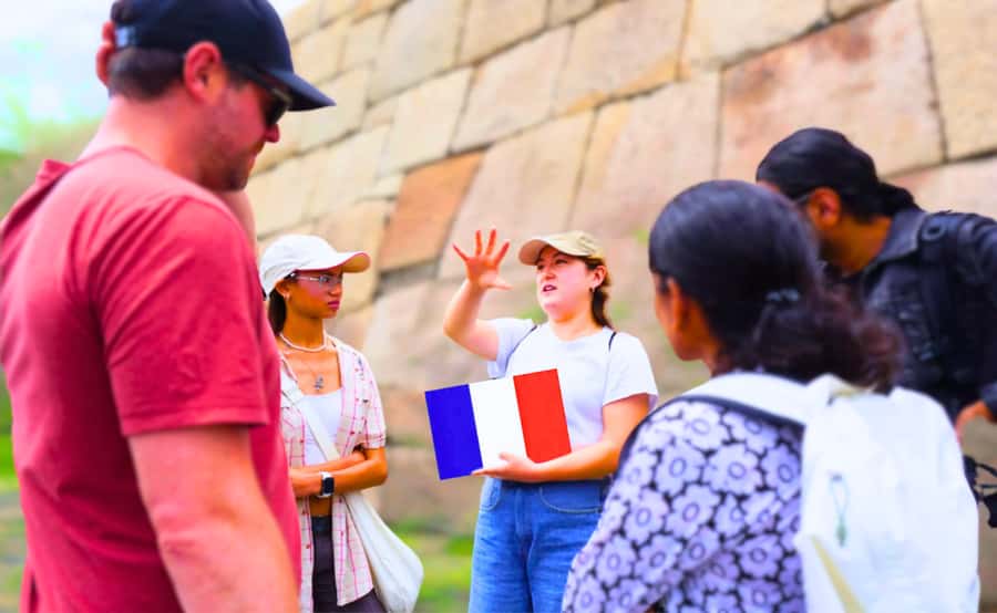 Tokyo: Imperial Palace, the history of Japan (ENGLISH GUIDE) - East Gardens Walk: Serenity, Photo Spots, and the Koi Moment