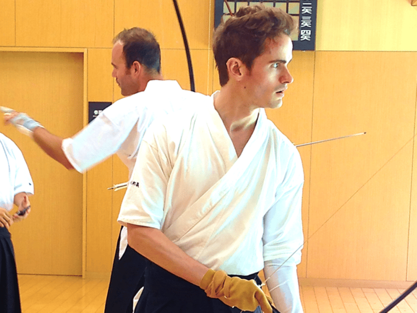 Tokyo: Japanese Archery (Kyudo) Experience - Uniform and bow fitting, what the dōgi experience feels like