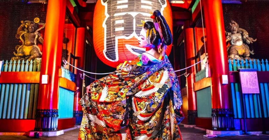Tokyo: Japanese Dance Cabaret Theater Asakusa-Kaguwa Ticket - Asakusa Kaguwa: the red interior that makes the show feel close