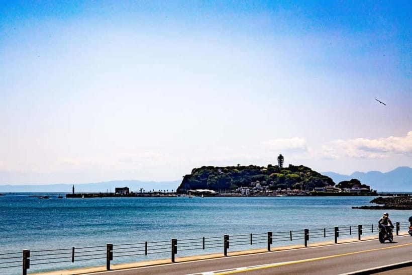 Tokyo: Kamakura & Enoshima Day Trip including Temple Tickets - Kamakura and Enoshima: why this day-trip feels like a change of pace