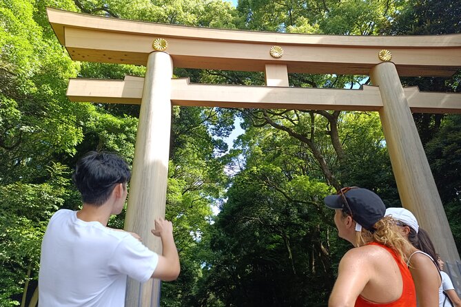 Tokyo: Meiji Shrine and Shinto Culture Walking Tour - Entering Meiji Jingu, What You See First and Why It Matters