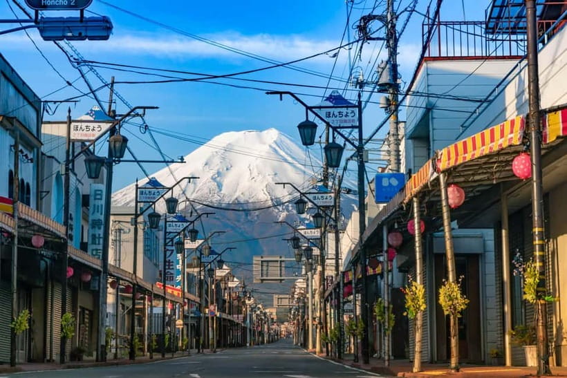 Tokyo: Mt. Fuji, Arakurayama Sengen Park, Oshino Hakkai Tour - Saiko Iyashi-no-Sato Nenba: thatched roofs and winter steam