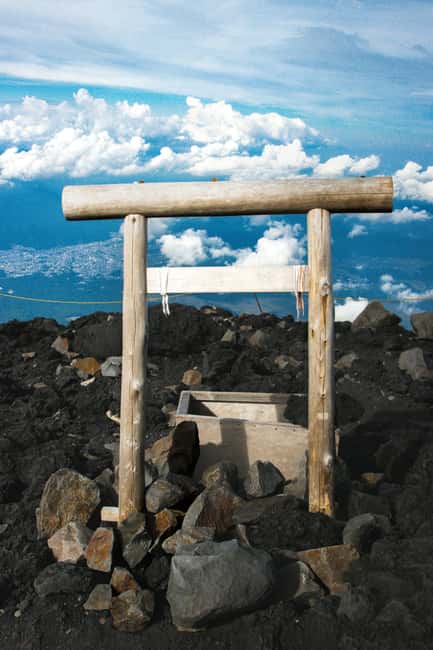 Tokyo: Mt. Fuji & Lake Kawaguchi Private Tour with Transfer - Oshino Hakkai, where Fuji water becomes a village experience
