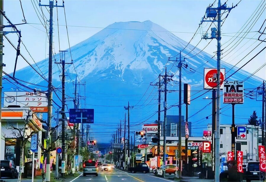 Tokyo: Mt Fuji Lake Kawaguchi & Yamanaka Hot Spring Day Tour - Oishi Park and the seasonal Fuji color shows
