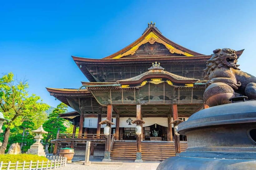 Tokyo: Nagano Snow Monkeys and Zenkoji Tour with Temples - Zenko-ji Temple, iconic spiritual center with a guided walk