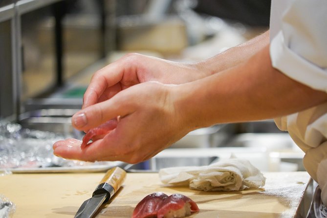 Tokyo Night Foodie Tour in Shinjuku - Seasonal Sushi, Wagyu Beef - Stop 1 Sushi Haven: A Local-Style Start