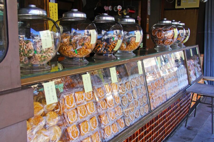 Tokyo: Off the Beaten Path Private Guided Tour - What you’ll learn, beyond photo stops