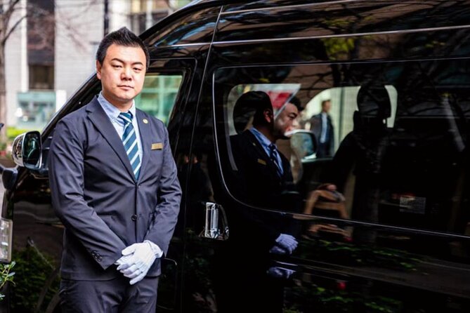 Tokyo: Private Transfers to/from Narita Airport(NRT) - Inside the vehicle: comfort is good, but capacity can be a curveball
