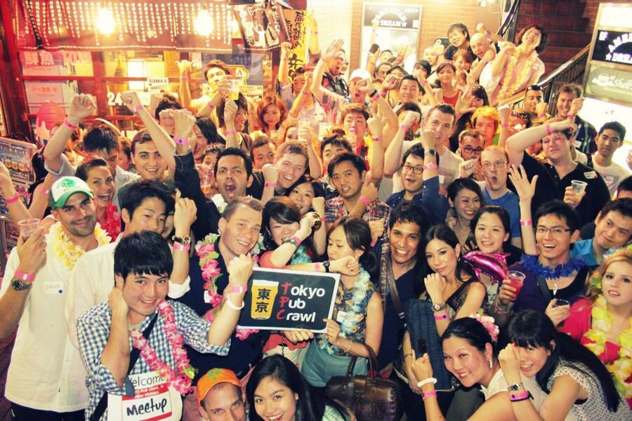 Tokyo: Pub Crawl and Bar Tour - The arc of the night: from talk-time bar to a club closing push