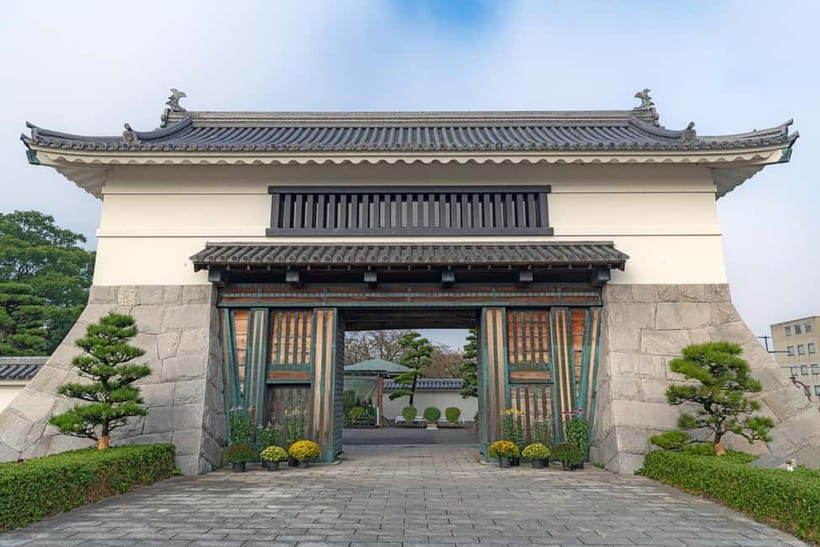 Tokyo: Pvt. Tour - Edo Castle & Imperial Palace East Gardens - Should you book this Edo Castle & Imperial Palace East Gardens private tour?