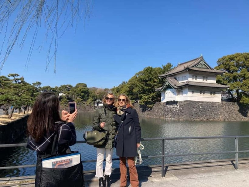 Tokyo: Pvt. Tour - Edo Castle & Imperial Palace East Gardens - Price and value for a 2-hour private tour at $63