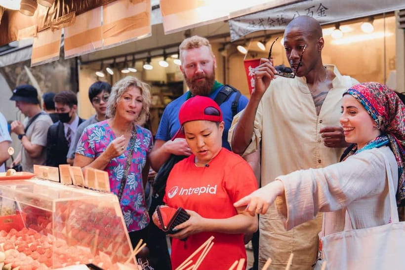 Tokyo’s Kitchen: Tsukiji Market Food & Culture Walk - Tsukiji Outer Market: a six-person guide through the noise