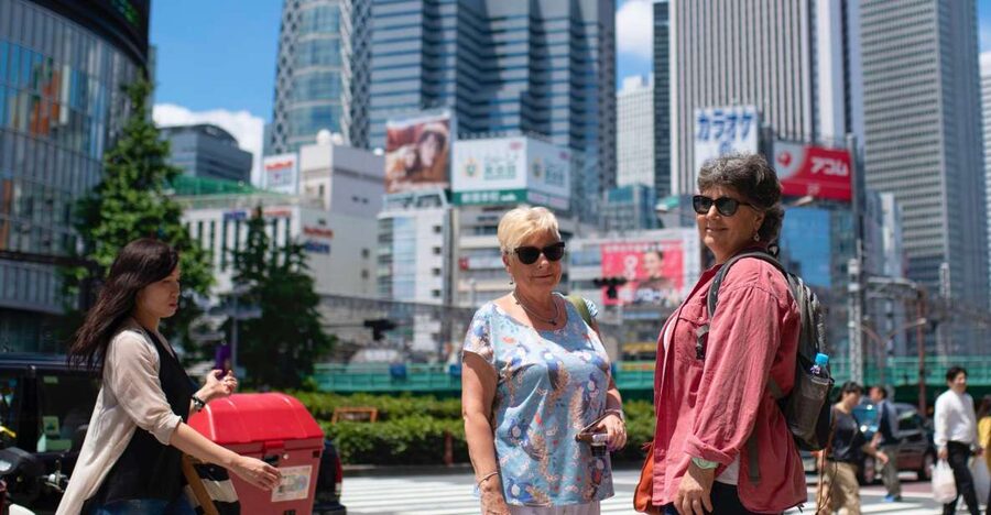 Tokyo's Upmarket District: Explore Ginza with a Local Guide - Starting at Mitsukoshi Ginza, then moving like an insider