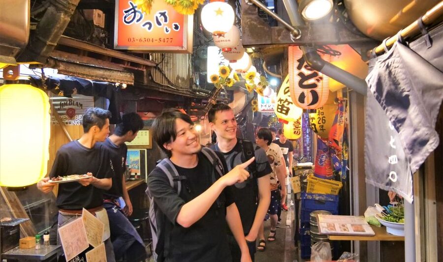 Tokyo: Shinjuku Bar Hopping with All-You-Can-Drink & Dinner - Finding the Meeting Spot at Shinjuku’s Black Pillar