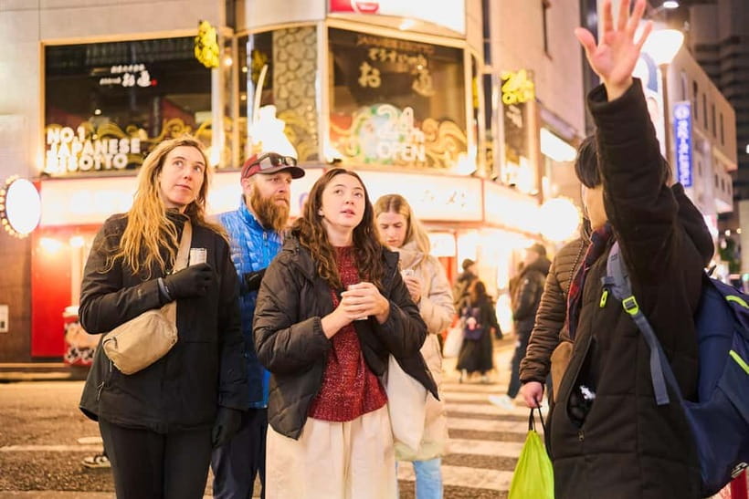 Tokyo: Shinjuku Nightlife & Secret Backstreets Walking Tour - Walking comfort and rainy-night reality