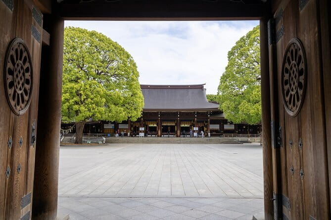 Tokyo Small Group Tour with Guide - Imperial Palace East Gardens, Nijubashi Bridge views, and Edo Castle context