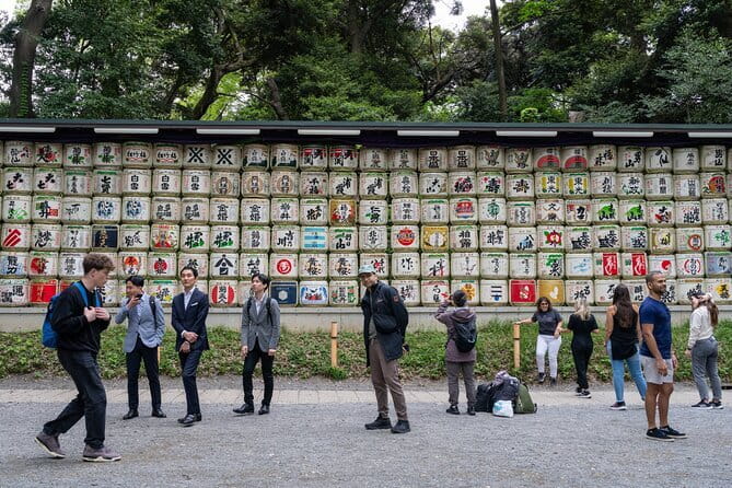 Tokyo Small Group Tour with Guide - Shibuya Crossing by day: the main spectacle, then Shibuya Station