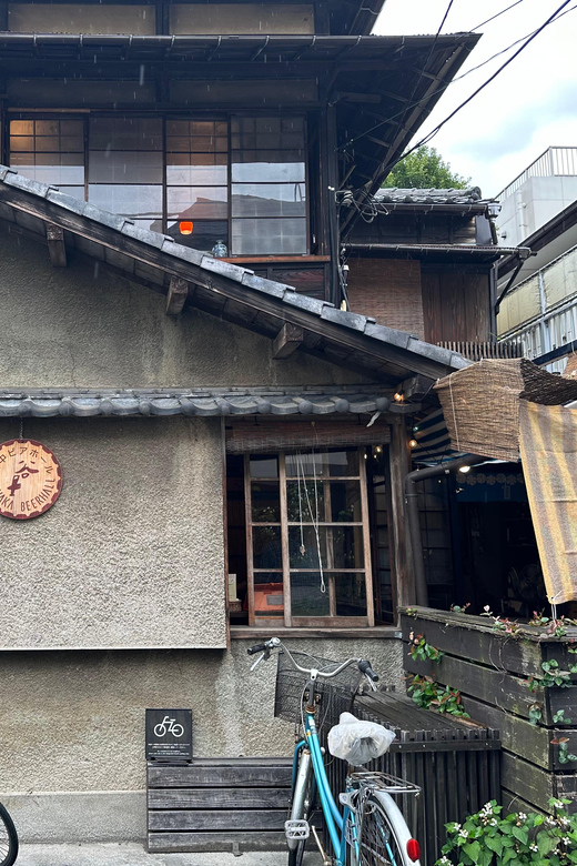 Tokyo:Stroll in Old traditional culture towns~Yanaka & Nezu - Spring and summer add-ons: sakura mochi or a drink in an old-style cafe