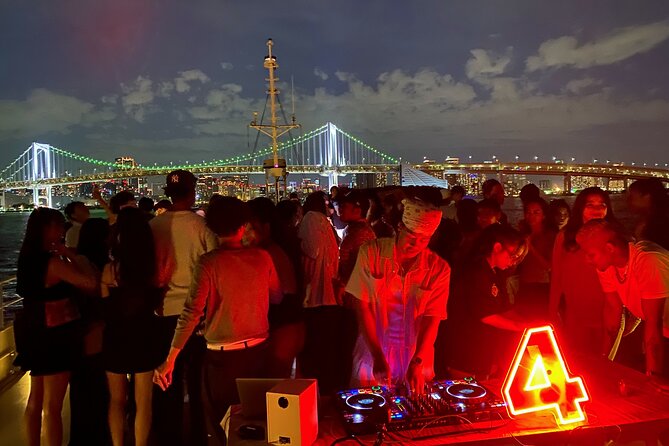 Tokyo Sunset Boat Party with Music Drinks and Vibes - Drinks Onboard, Plus the Social Energy