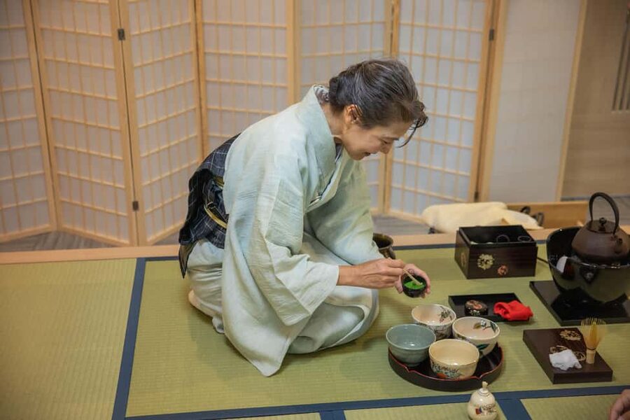 Tokyo: Tea Ceremony Experience in Asakusa - Photos, Questions, and a Friendly English-Language Host