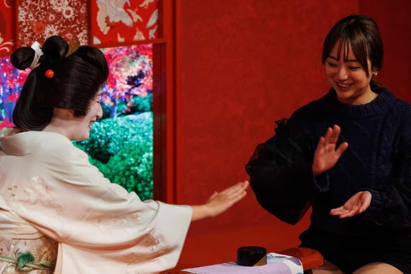 Tokyo: Traditional Geisha Experience Show & Japanese Dinner - The geisha dance and live shamisen, what makes it feel authentic