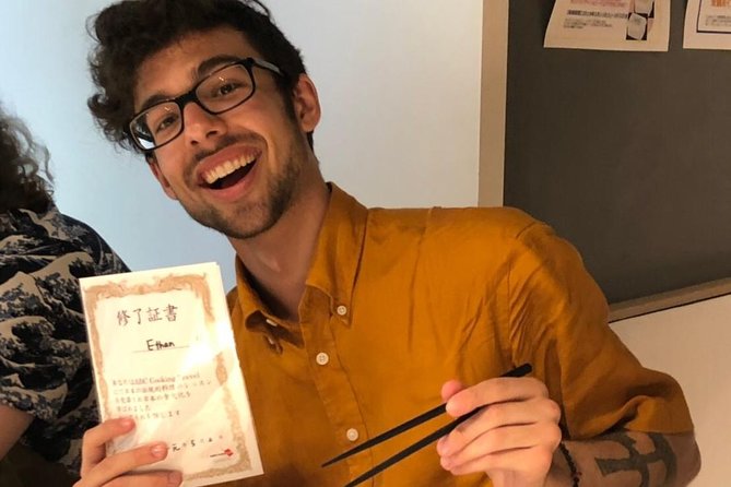 Tokyo Tsukiji Fish Market Tour and Sushi Making Lesson - Small Group Size and English Support: What to Expect From the People