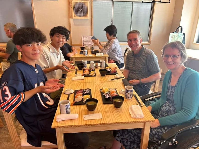 Tokyo: Tsukiji walk & sushi private tour with Uni Students - A 3-hour Tsukiji tour with university-student hosts