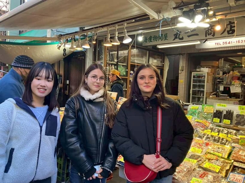 Tokyo: Tsukiji walk & sushi private tour with Uni Students - Food included: tamagoyaki and sushi, and how to approach it