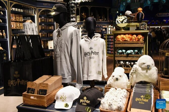 Tokyo WB. Studio Tour Harry Potter's Creation E-Ticket Optional - London Ministry of Magic, the Tokyo-only set advantage