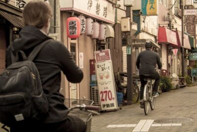 West-Side Cycling and Food Tour with Guide